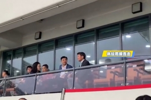 王晓瑞：昨日东亚杯期间，宋凯与韩国足协主席郑梦奎交流